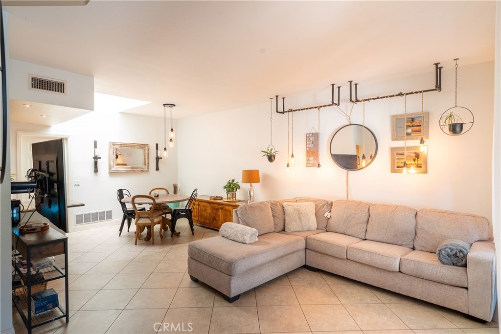 MLS #OC25219880 image #5