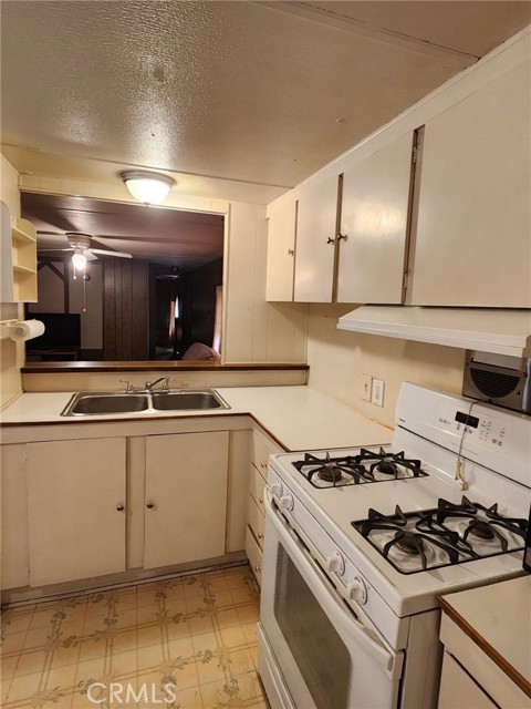 Detail Gallery Image 3 of 18 For 15940 Stoddard Wells Rd #30,  Victorville,  CA 92395 - 2 Beds | 1/1 Baths