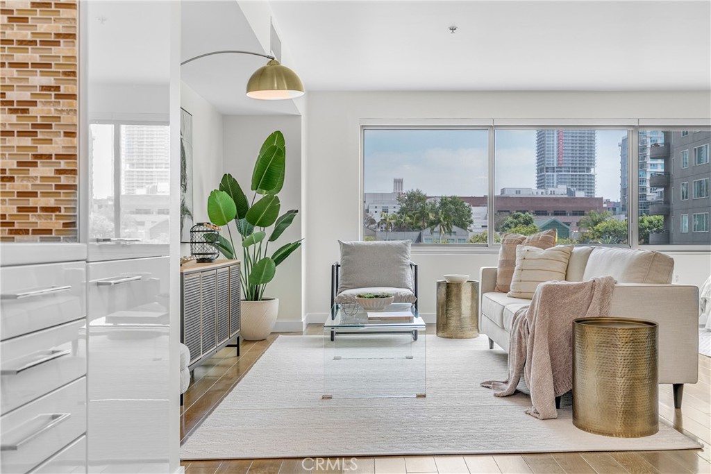 901 S Flower Street #402