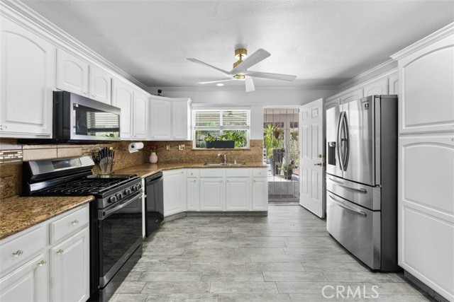 Detail Gallery Image 10 of 42 For 3994 Modesto Dr, San Bernardino,  CA 92404 - 4 Beds | 3 Baths