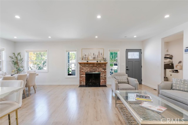 Detail Gallery Image 7 of 34 For 6659 Shirley Ave, Reseda,  CA 91335 - 3 Beds | 2 Baths