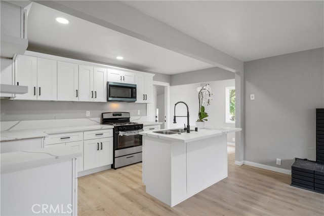 Detail Gallery Image 7 of 27 For 629 Ford St, Corona,  CA 92879 - 4 Beds | 2 Baths