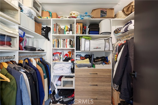 922 N Ridgewood Pl, Los Angeles CA: https://media.crmls.org/medias/437e0f20-e2f1-4d64-915e-fa278d1804c3.jpg