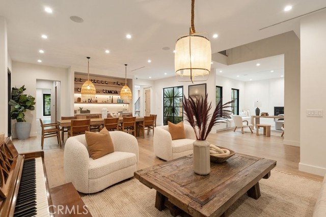 10 Seabluff, Newport Beach CA: https://media.crmls.org/medias/437e4071-0805-452c-a4bc-9a6a1903a34a.jpg