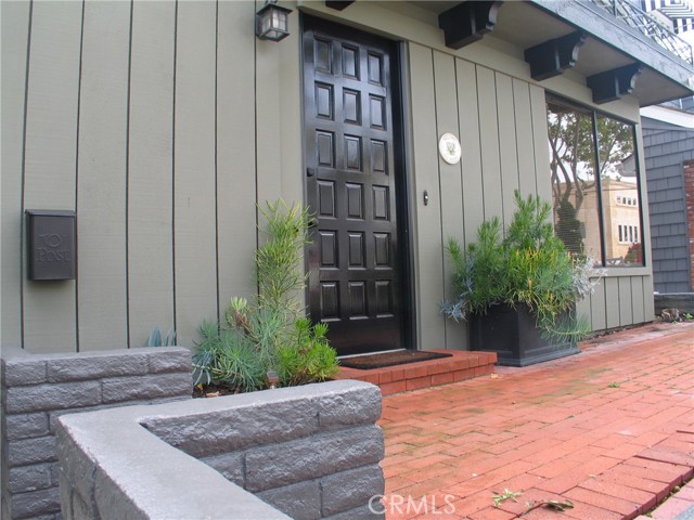 Detail Gallery Image 2 of 20 For 112 Pearl Ave, Newport Beach,  CA 92662 - 3 Beds | 3 Baths