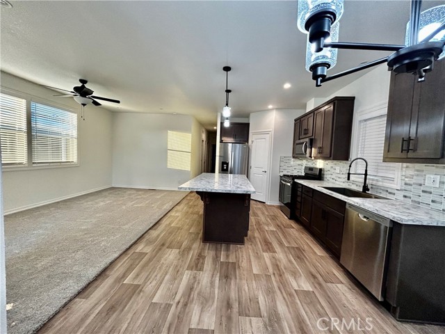 Detail Gallery Image 4 of 16 For 1536 S State St #149,  Hemet,  CA 92543 - 3 Beds | 2 Baths