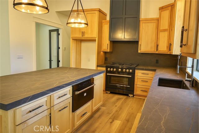 22603 Windward Road, Lake Arrowhead CA: https://media.crmls.org/medias/437f89b5-3201-4214-ab3f-2364b431b8c9.jpg