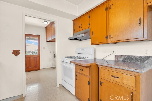 321 E Oakmont Drive, Montebello CA: https://media.crmls.org/medias/43802f73-ab5e-4988-bbab-bb9e8ae9c64a.jpg