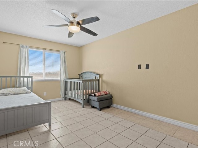 Detail Gallery Image 10 of 20 For 12848 Autumn Leaves, Victorville,  CA 92395 - 5 Beds | 3/1 Baths