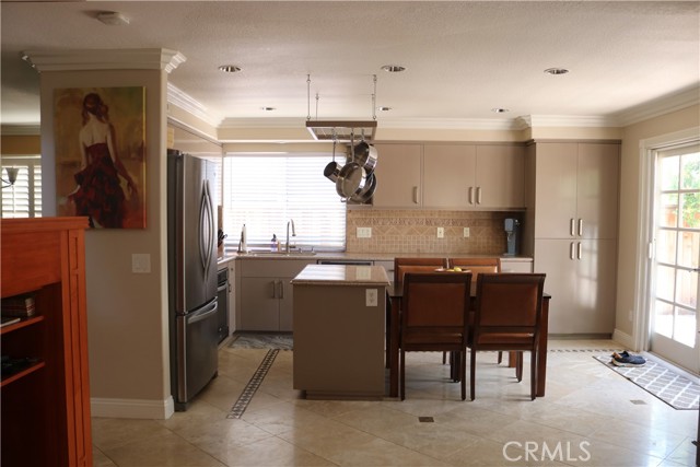 15 Tavella, Lake Forest CA: https://media.crmls.org/medias/43814a08-dca5-4dfb-89ef-358f423ecfd7.jpg