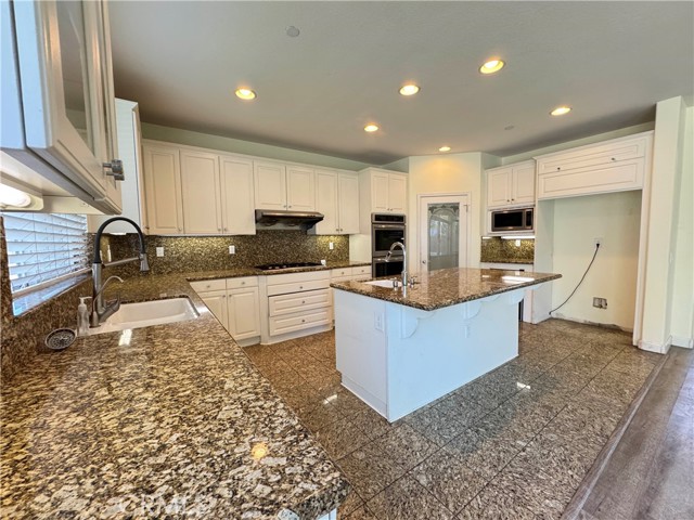 Detail Gallery Image 10 of 24 For 9579 Estrella Hills St, Riverside,  CA 92508 - 5 Beds | 4/1 Baths