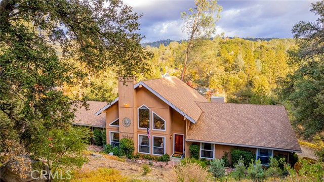 Detail Gallery Image 1 of 39 For 50365 Spook Ln, Oakhurst,  CA 93644 - 3 Beds | 2 Baths