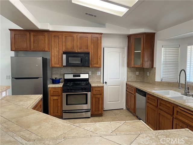 Detail Gallery Image 13 of 32 For 4679 Gorgonio Rd, Phelan,  CA 92371 - 4 Beds | 2 Baths
