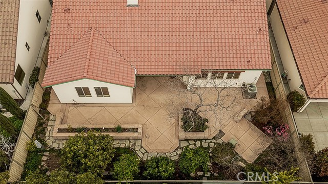 1562 N Empire Lane, Clovis CA: https://media.crmls.org/medias/4383f7a6-c131-411c-b95d-9051824810a7.jpg