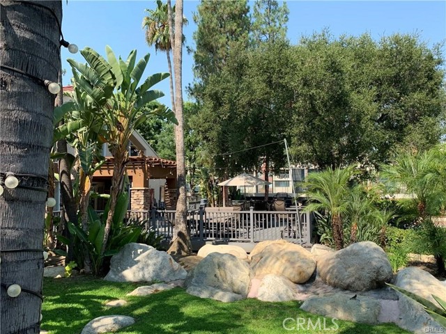 21450 Burbank Boulevard, Woodland Hills CA: https://media.crmls.org/medias/43843eaf-a22c-4d79-b811-05ed66f57f47.jpg