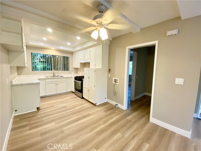 Detail Gallery Image 4 of 11 For 3335 Triangle Pl #4,  Glendale,  CA 91208 - 2 Beds | 1 Baths