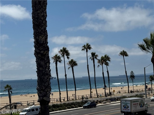 1516 Pacific Coast, Huntington Beach CA: https://media.crmls.org/medias/4384c634-6562-4baf-ba4e-3511d27134fe.jpg