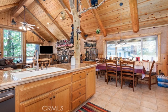 Detail Gallery Image 15 of 49 For 160 Crystal Lake Rd, Big Bear Lake,  CA 92315 - 4 Beds | 3 Baths