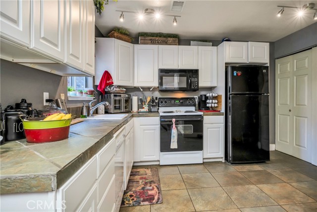 Detail Gallery Image 8 of 39 For 19300 Mountain Meadow S, Hidden Valley Lake,  CA 95467 - 4 Beds | 2 Baths