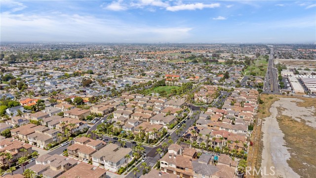 8356 Noelle Drive, Huntington Beach CA: https://media.crmls.org/medias/43861e26-91d8-469d-95fd-49070db3825c.jpg