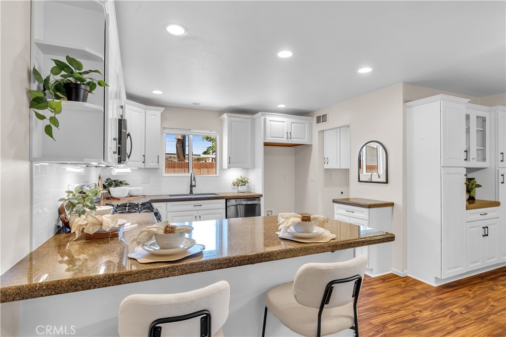 2832 E Virginia