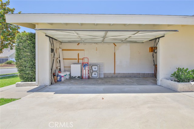 511 Gwynwood Avenue, La Habra CA: https://media.crmls.org/medias/43864425-b79b-48dd-8e72-664ba67a5e97.jpg