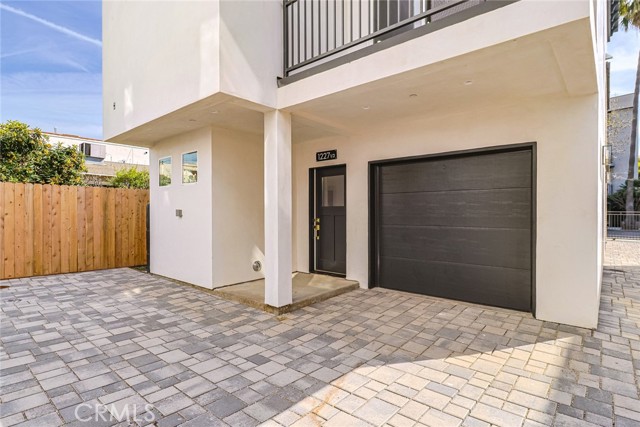 1227 N June Street, Hollywood CA: https://media.crmls.org/medias/438649cc-a0b4-42df-9d33-c81645449008.jpg