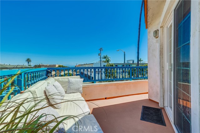 4021 S Pacific Avenue, San Pedro CA: https://media.crmls.org/medias/438700cf-d7f9-448d-acc9-d444cf2dc565.jpg