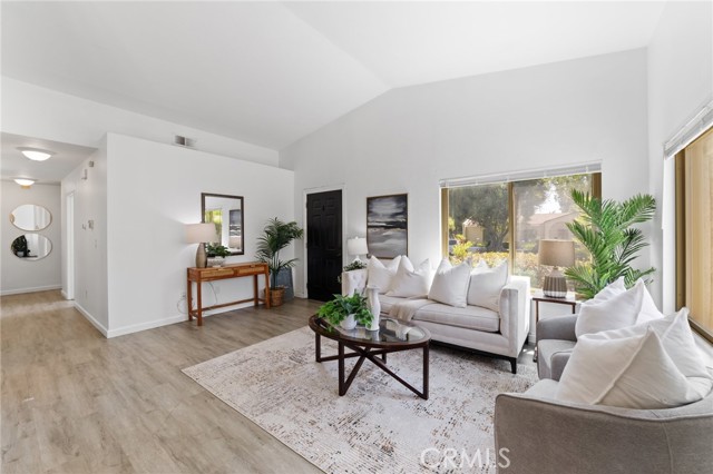1024 Ardmore Circle, Redlands CA: https://media.crmls.org/medias/438713d1-4703-45ad-a9fc-92ca9dfc828e.jpg