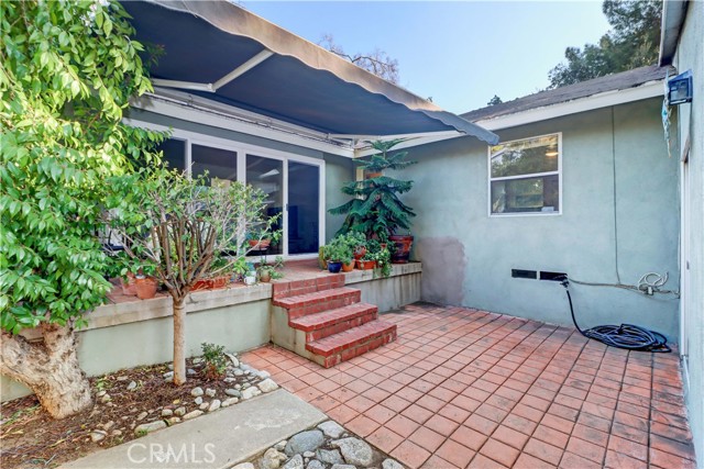 1403 Cuernavaca Place, Claremont CA: https://media.crmls.org/medias/43872089-d555-4848-b8bf-e4f10a04cbae.jpg