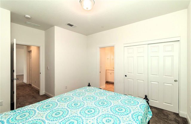 Detail Gallery Image 36 of 43 For 2698 N Arroyo Ave, Fresno,  CA 93727 - 5 Beds | 3/1 Baths