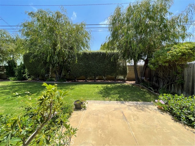2068 Radnor Avenue, Long Beach CA: https://media.crmls.org/medias/4388ea75-e29b-4f75-9ab9-92ec508c89ee.jpg