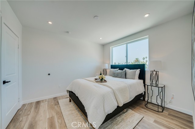 Detail Gallery Image 10 of 13 For 7018 Alabama Ave #301,  Canoga Park,  CA 91303 - 3 Beds | 2/1 Baths