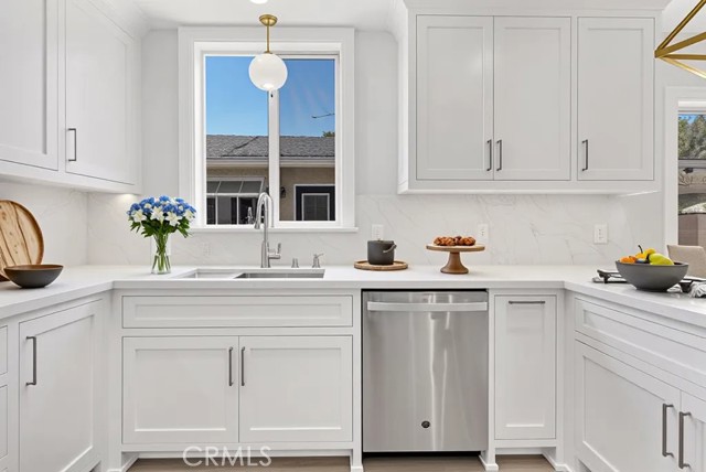 Detail Gallery Image 12 of 39 For 10133 Whitaker Ave, Granada Hills,  CA 91343 - 3 Beds | 3 Baths