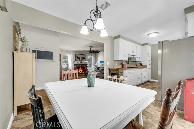 Detail Gallery Image 8 of 34 For 350 E Hacienda, Corona,  CA 92879 - 3 Beds | 2/1 Baths