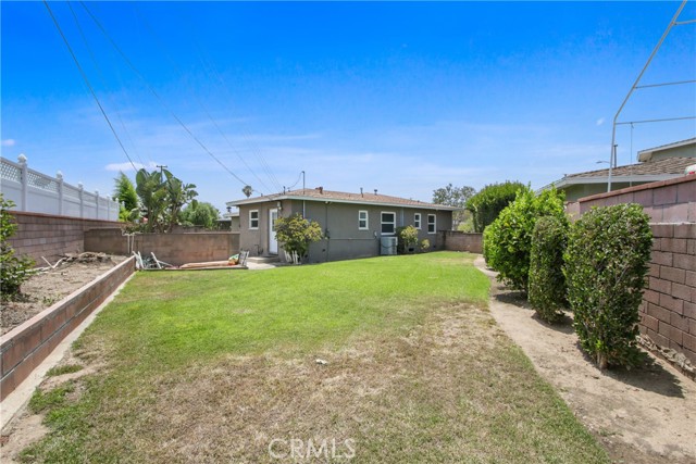 785 N Victoria Drive, Orange CA: https://media.crmls.org/medias/438b9ceb-0a2c-47c8-9db4-c6757f561300.jpg