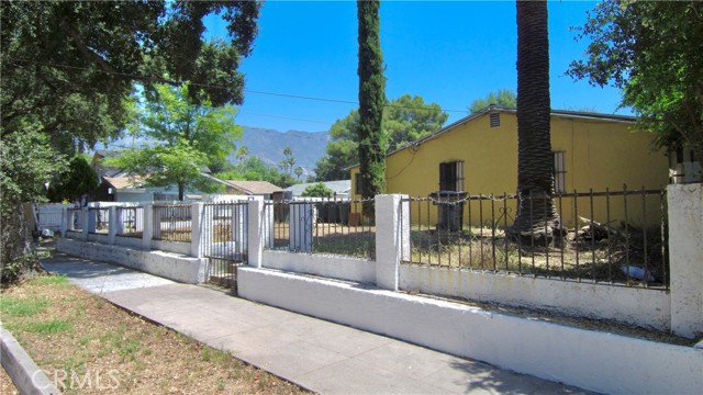 Detail Gallery Image 2 of 13 For 1798 N Summit Ave, Pasadena,  CA 91103 - – Beds | – Baths