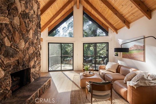 Detail Gallery Image 1 of 31 For 109 N Grass Valley Rd, Lake Arrowhead,  CA 92352 - 3 Beds | 2 Baths