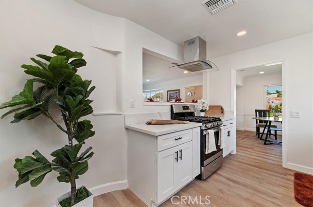 Detail Gallery Image 4 of 26 For 2816 W 84th, Inglewood,  CA 90305 - 4 Beds | 4 Baths