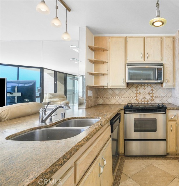 1750 E Ocean Boulevard, Long Beach CA: https://media.crmls.org/medias/438d841e-373f-4dd2-86a8-ec517ede56de.jpg