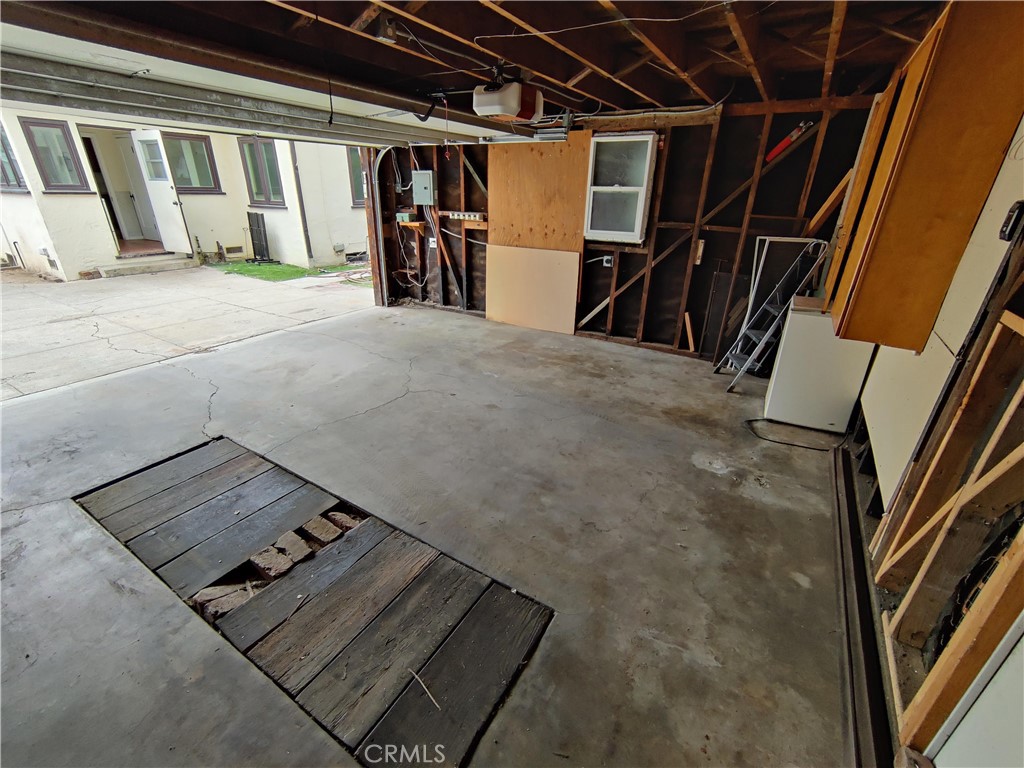 https://media.crmls.org/medias/438dd8bb-84eb-47ba-941d-2c63f9d1b720.jpg?preset=X-Large