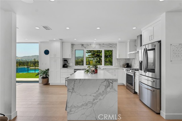 23241 Aetna Street, Woodland Hills CA: https://media.crmls.org/medias/438dea48-2116-41db-bbeb-0a56a5479201.jpg