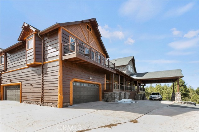 858 Fox Tower Way, Big Bear Lake CA: https://media.crmls.org/medias/438e6c61-70b8-43d2-9a56-4f606c0a3d50.jpg
