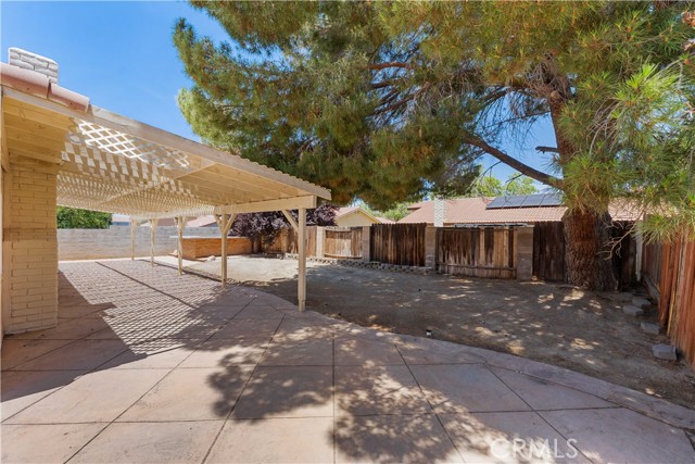 4633 Dowel Avenue, Palmdale CA: https://media.crmls.org/medias/438eaeb4-3c68-4616-8ff1-4c3f89490b9f.jpg