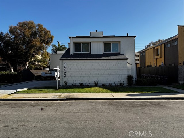 Detail Gallery Image 1 of 24 For 16582 Jib Cir #4,  Huntington Beach,  CA 92649 - 1 Beds | 1 Baths