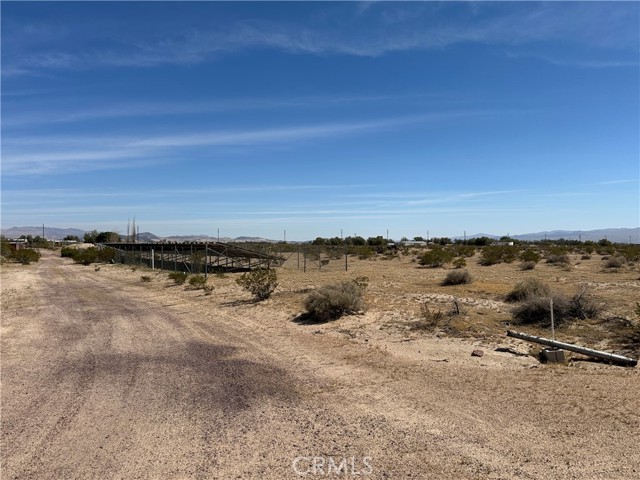 Detail Gallery Image 20 of 23 For 46363 Valley Center a, B,  Newberry Springs,  CA 92365 - 5 Beds | 3 Baths