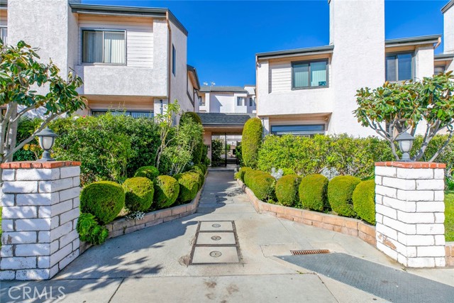 11911 Magnolia Boulevard, Valley Village CA: https://media.crmls.org/medias/438f3f76-4720-4b74-bd37-fc0e9c84c573.jpg