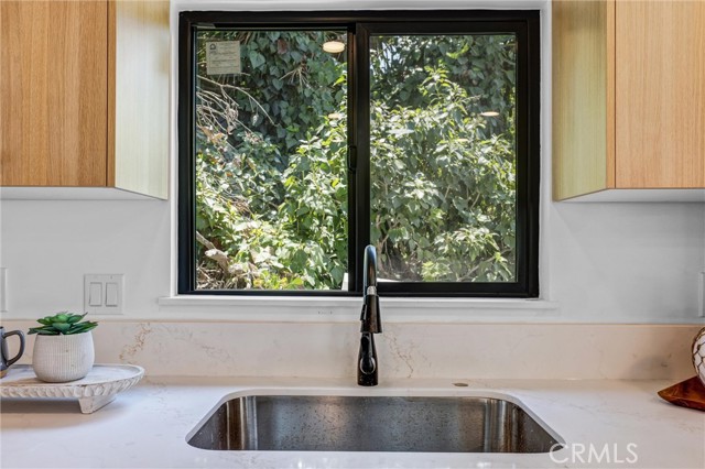 5222 Cedros Avenue, Sherman Oaks CA: https://media.crmls.org/medias/438f466a-f992-4c9e-a4e2-e79b4253e137.jpg