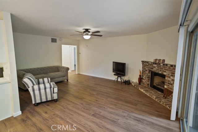 Detail Gallery Image 4 of 34 For 19380 Anzel Cir, Newhall,  CA 91321 - 2 Beds | 2 Baths