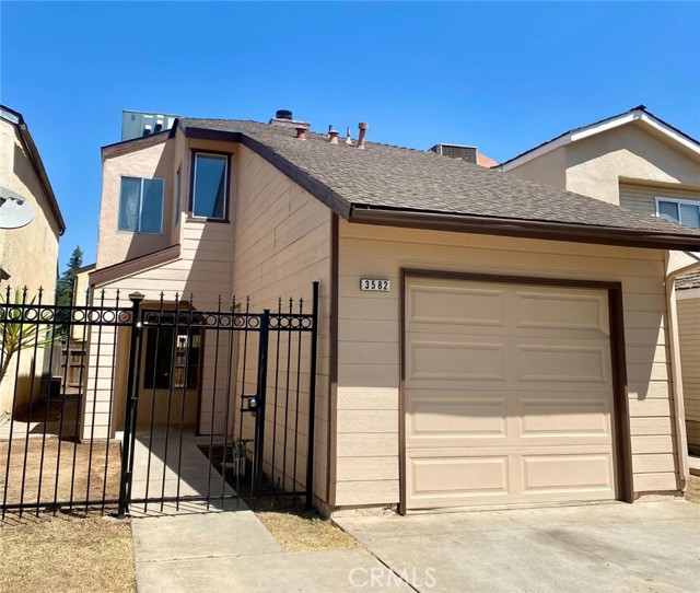 Detail Gallery Image 2 of 30 For 3582 W Terrace Ave, Fresno,  CA 93722 - 3 Beds | 2/1 Baths